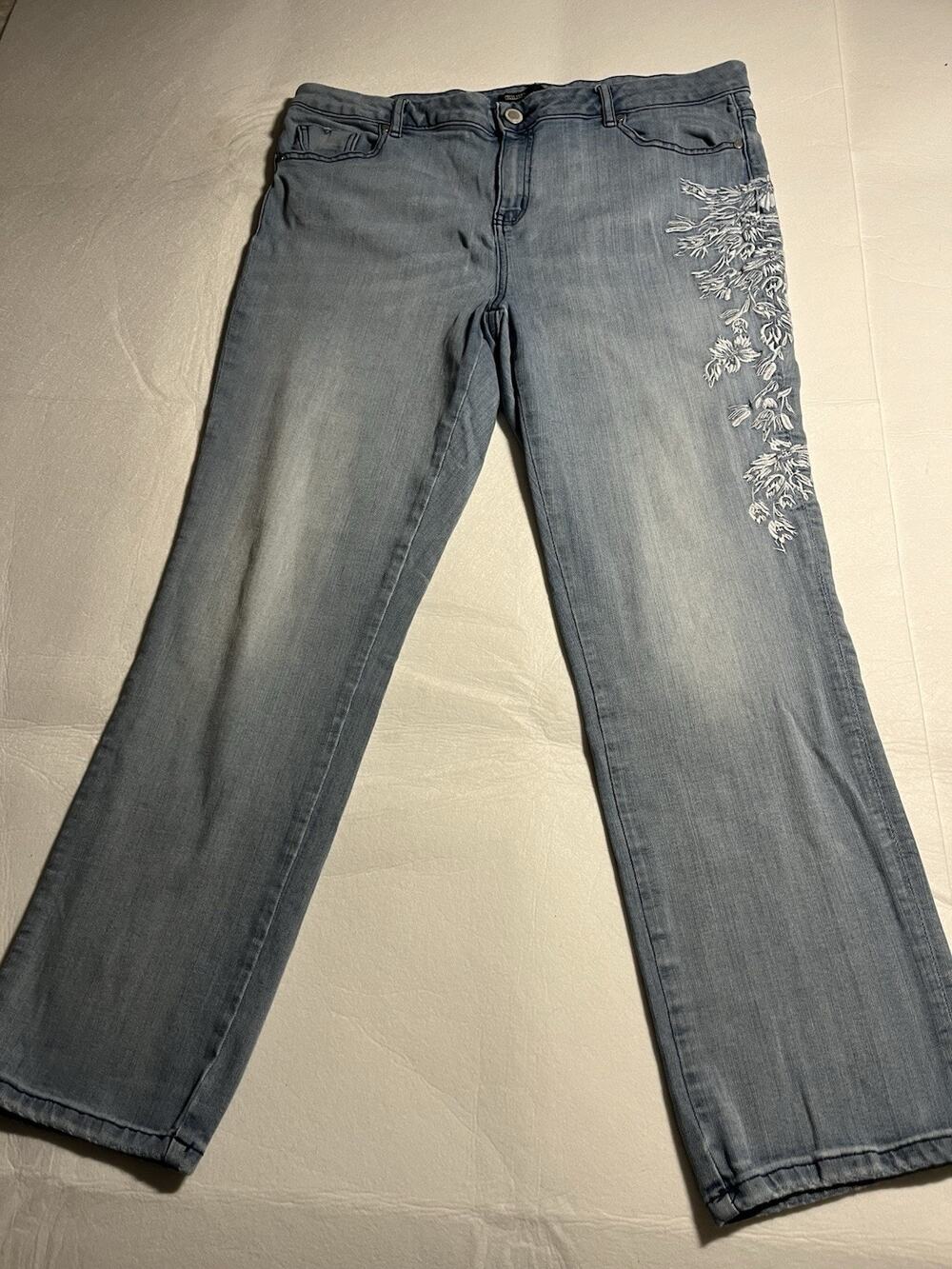 Simply Vera Vera Wang Capri Jeans Womens 14 Light Wash Floral Embroidered Denim